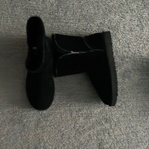 1 pair Genuine Women’s UGG boots. Only worn once, black with side zipper.